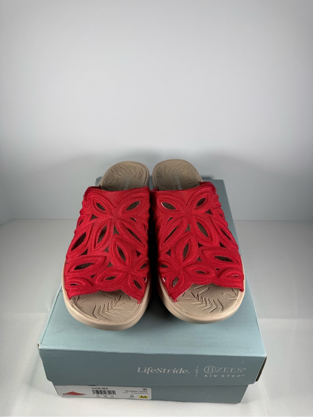 BZEES Susie Red Comfort Slide Sandals Women’s 6